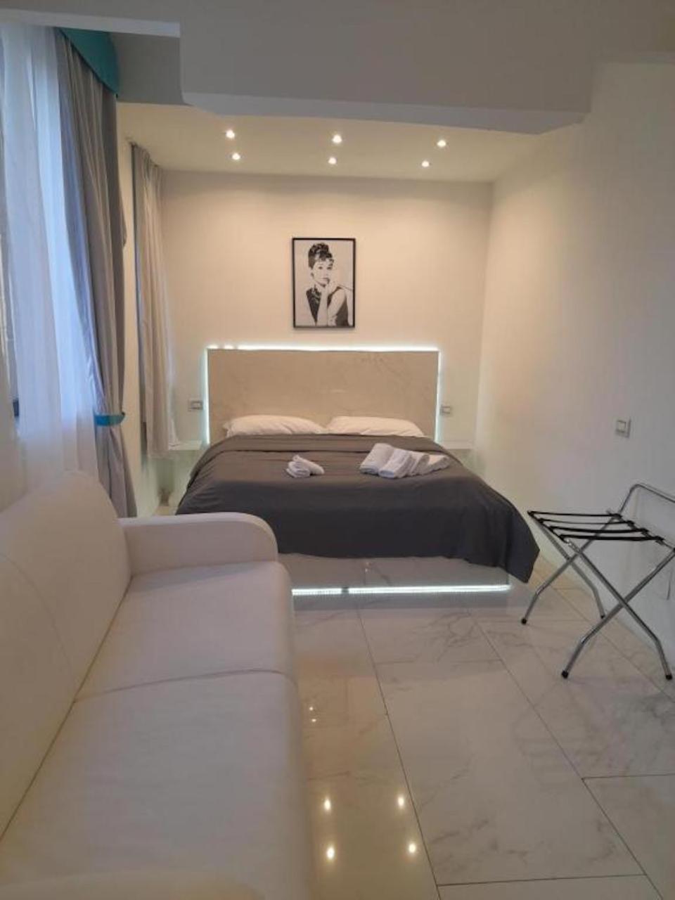 Tiffany & Babylon Luxury 5* Napels